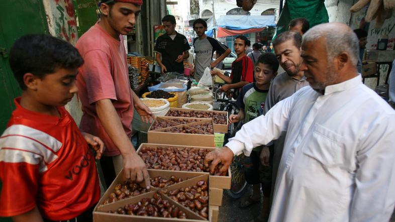 Na praznovanje ramazana se pripravljo tudi Palestinci, ki pred začetkom postnega