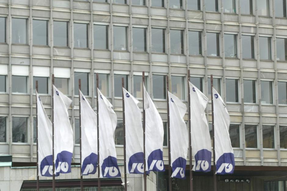 zastave pred NLB | Avtor: Pixsell