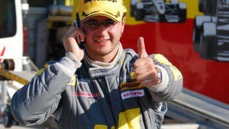 Če imate željo po adrenalinu in dirkanju, potem pišite na avto@zurnal24.si in se