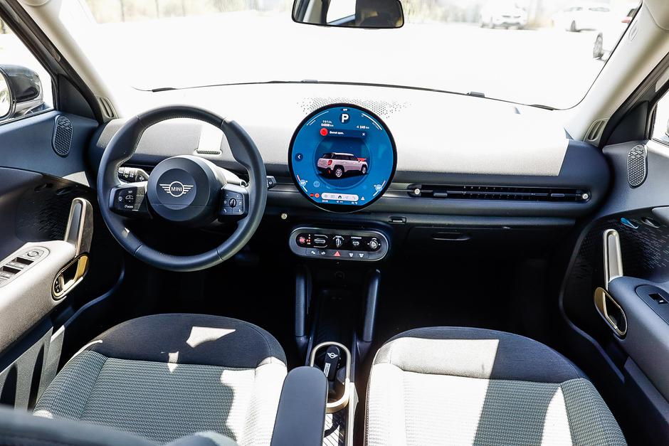 primerjava mini cooper S in mini aceman | Avtor: Saša Despot