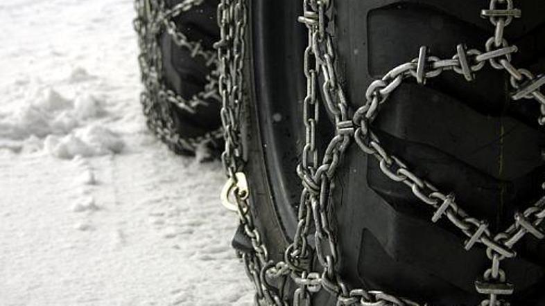 Kratica M+S izvira iz nemškega Matsch und Schnee oziroma snežna brozga in sneg.