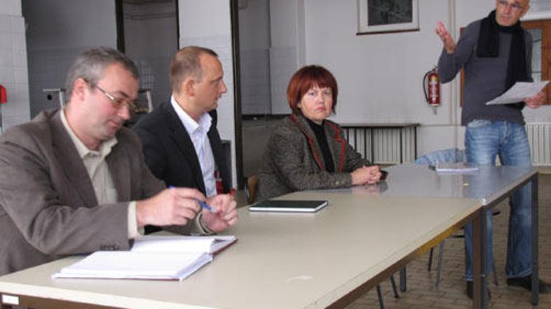 Prazen stol med Gorjupovo in Podgorelcem je bil namenjen lastniku Dušanu Dolamič