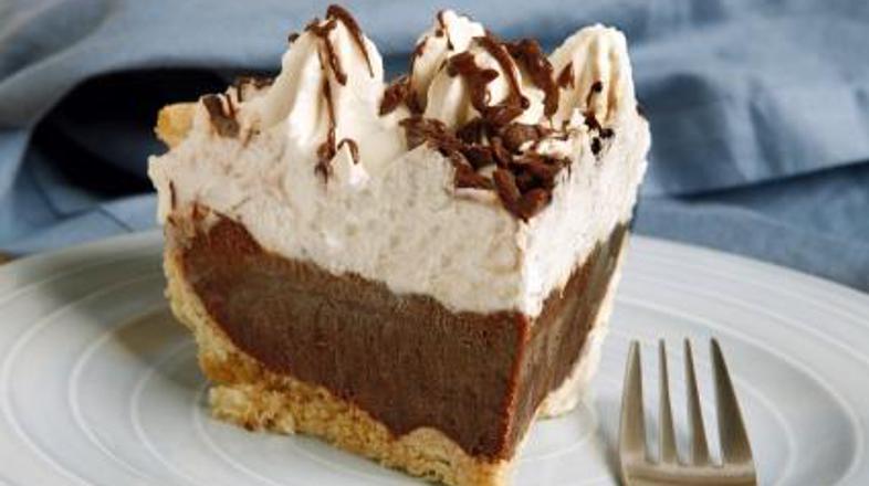 V kremo lahko dodate tudi drobljene orehe.