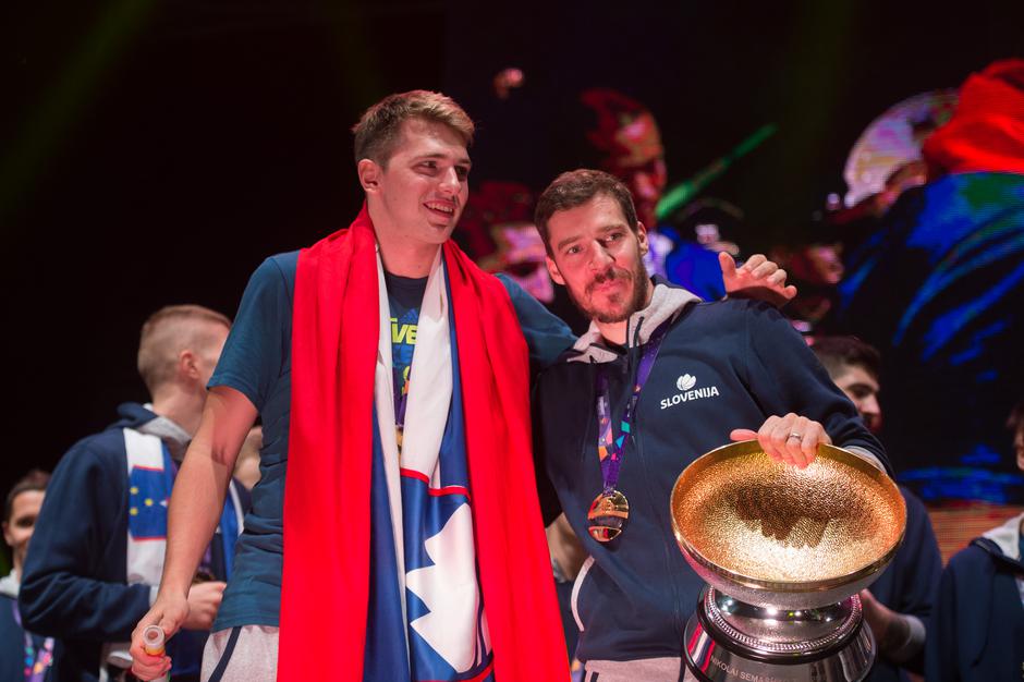 sprejem zlatih košarkarjev | Avtor: Anže Petkovšek