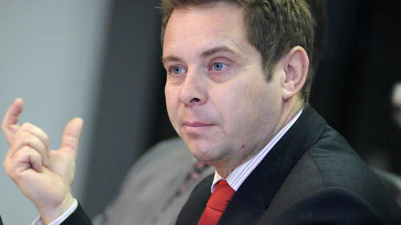 ''Zdaj ne bi smelo biti izgovorov, da težave niso poznane,'' je poudaril Vesel.