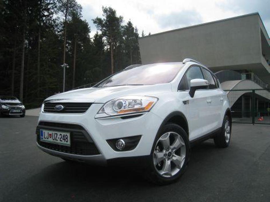 Novosti, ki jih kuga prinaša, so tudi barvna kamera z vzvratno vožnjo, ločeno od