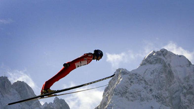 Narava je zmagovalka tretje tekme 56. novoletne skakalne turneje v Innsbrucku.