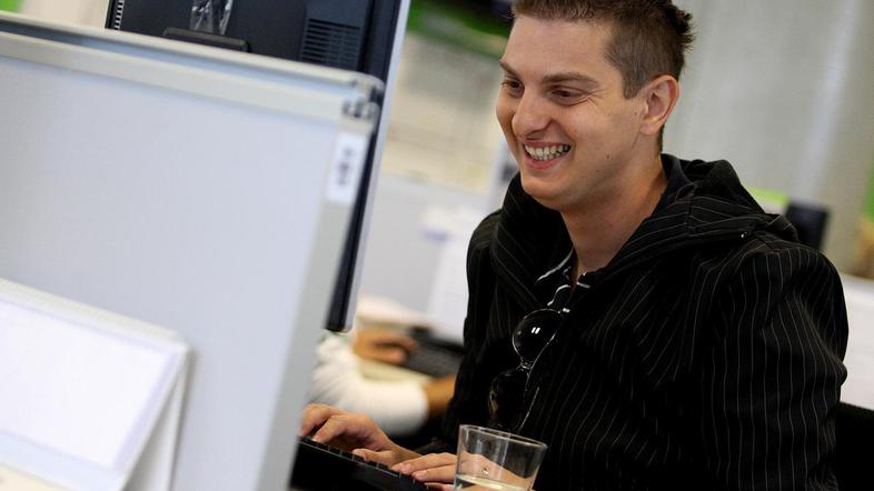 Damjan se je med klepetanjem zelo zabaval. (Foto: Nik Rovan)