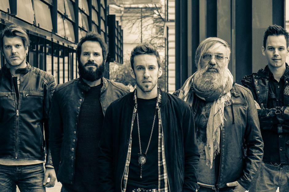 Stray Train | Avtor: Nika Brunet