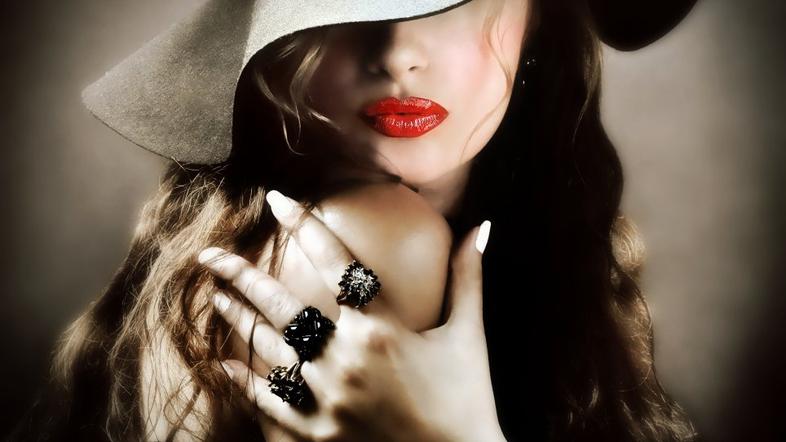 klobuk klobuček ženska