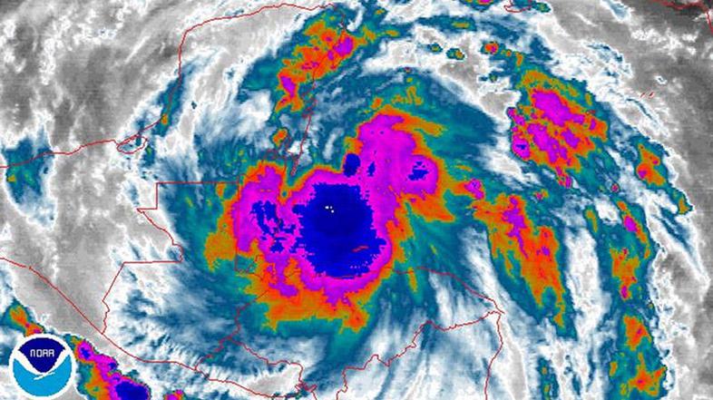 Satelitski posnetek Alexa izpred štirih dni, ko je bil še tropska nevihta. (Foto