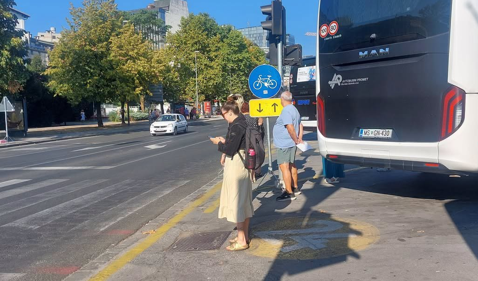 Ljubljanska občina trdi, da je nekdo namerno premaknil prometne znake