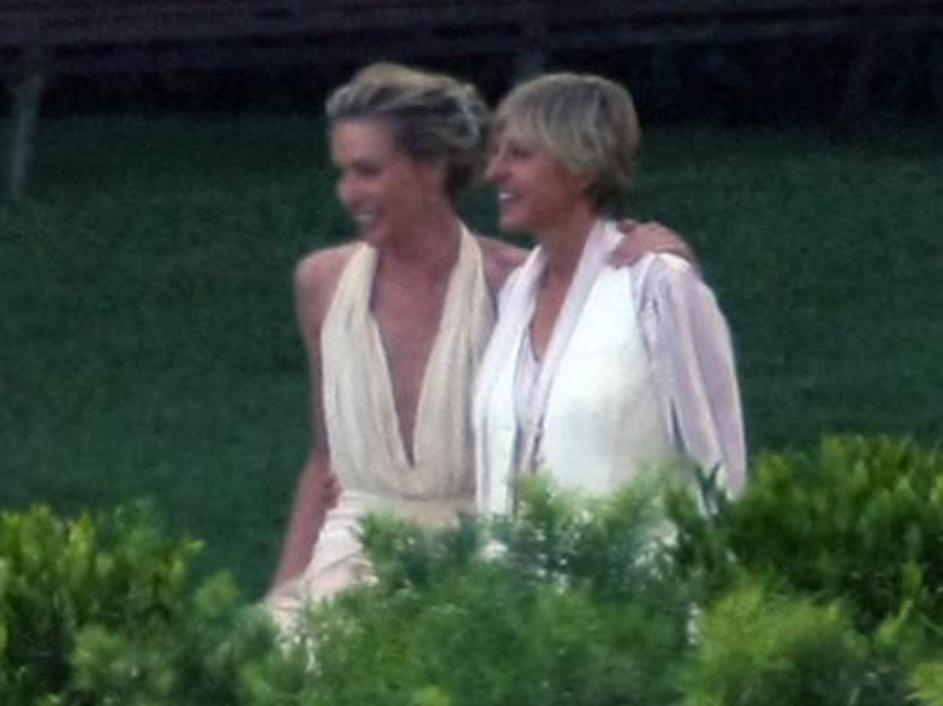 Po štirih letih sta se zaobljubili tudi "uradno".