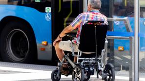 invalid invalidski voziček