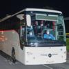 prihod avtobusa britanskih potnikov z ladje Hondius v Liverpool