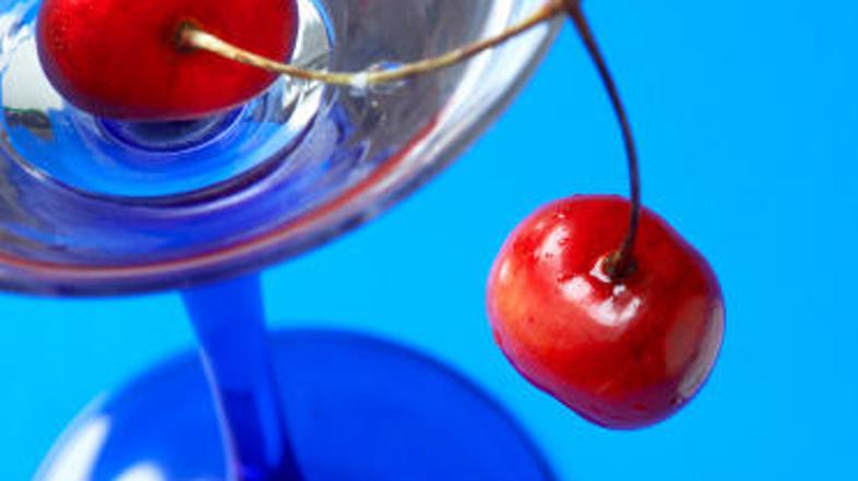 Izognite se posledicam in alkohola med nosečnostjo raje ne pijte!