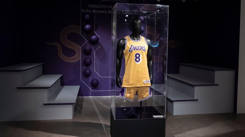 Kobe Bryant debitantski dres
