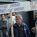 Neplačani podizvajalci so šli v ponedeljek pred Dars. (Foto: Benjamin Kovač)