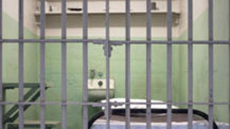 Osumljenec se je mirno predal.