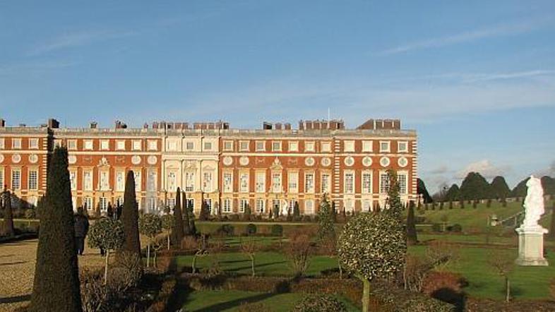 V Hampton Courtu je bila med drugim nekaj časa zaprta princesa Elizabeta (hčerka