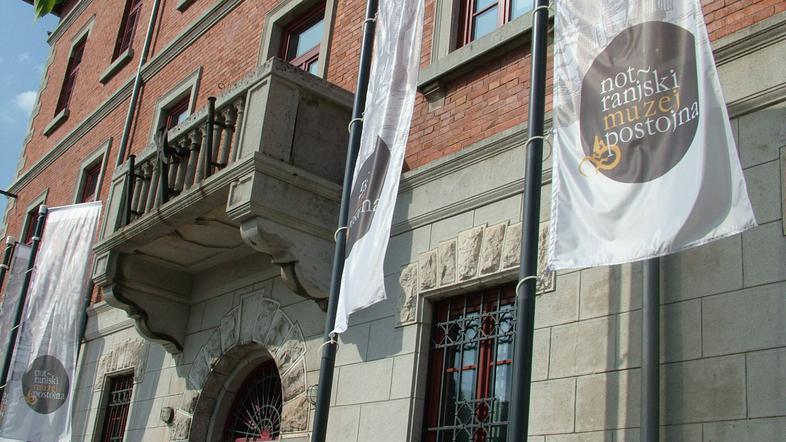 Prenova stavbe za Notranjski muzej je stala 2,3  milijona evrov; slabo polovico 