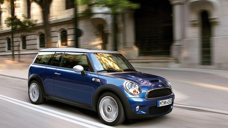 Največja razlika v primerjavi z navadnim minijem je za 24 cm večja dolžina avtom