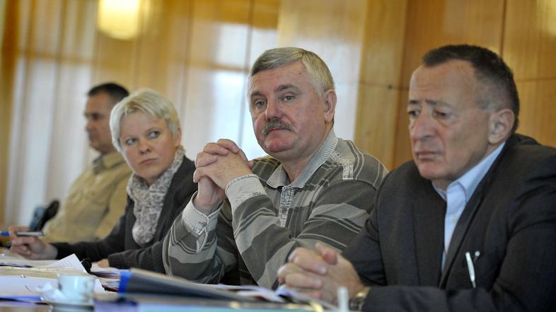 Alison Teodorovic, upravne enote, Francisek Verk, predsednik Koference sindikato