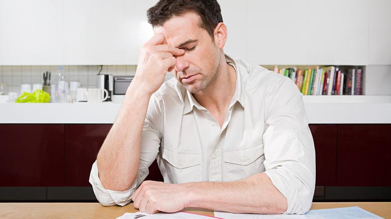 Položnice, računi, elektrika, stroški, denar, finance