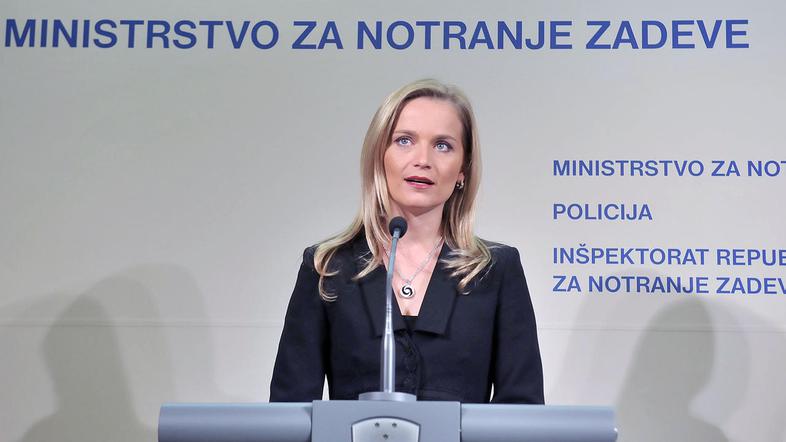 Ministrstvo Katarine Kresal obljublja še celovit sistem skrbništva za mladoletni