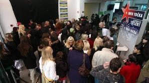 Med več kot 200 izbranimi na avdiciji se je v polfinale uvrstilo 50 talentov. (F