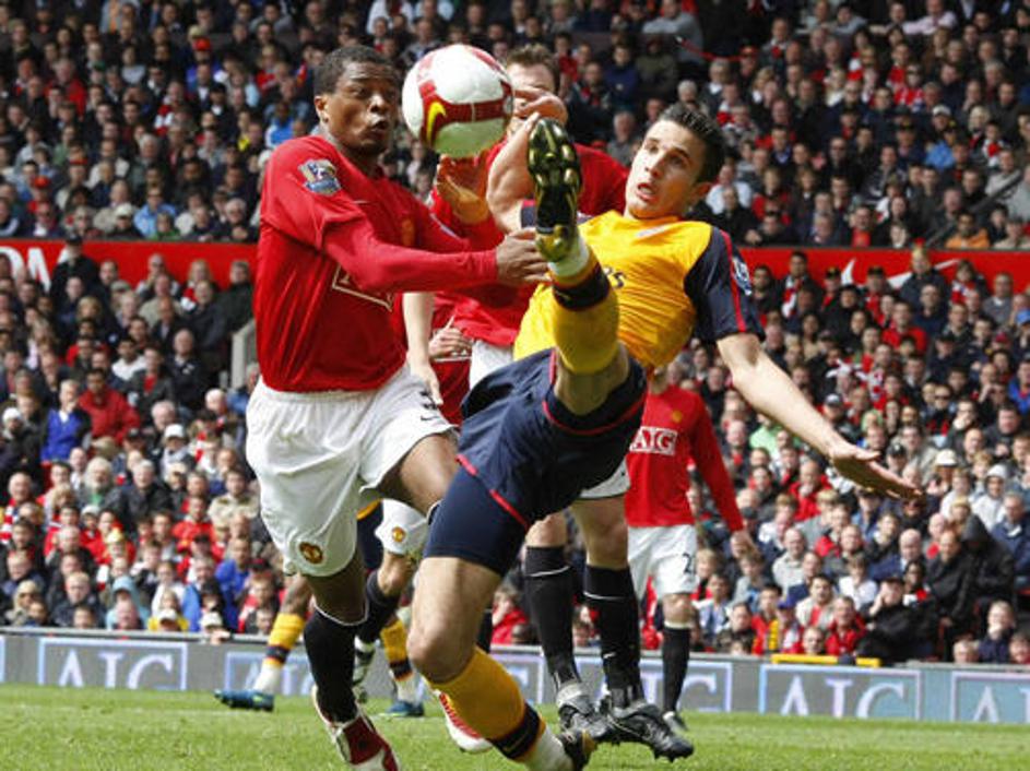 Nogometaši Manchester Uniteda so si z remijem priigrali tretji zaporedni naslov 