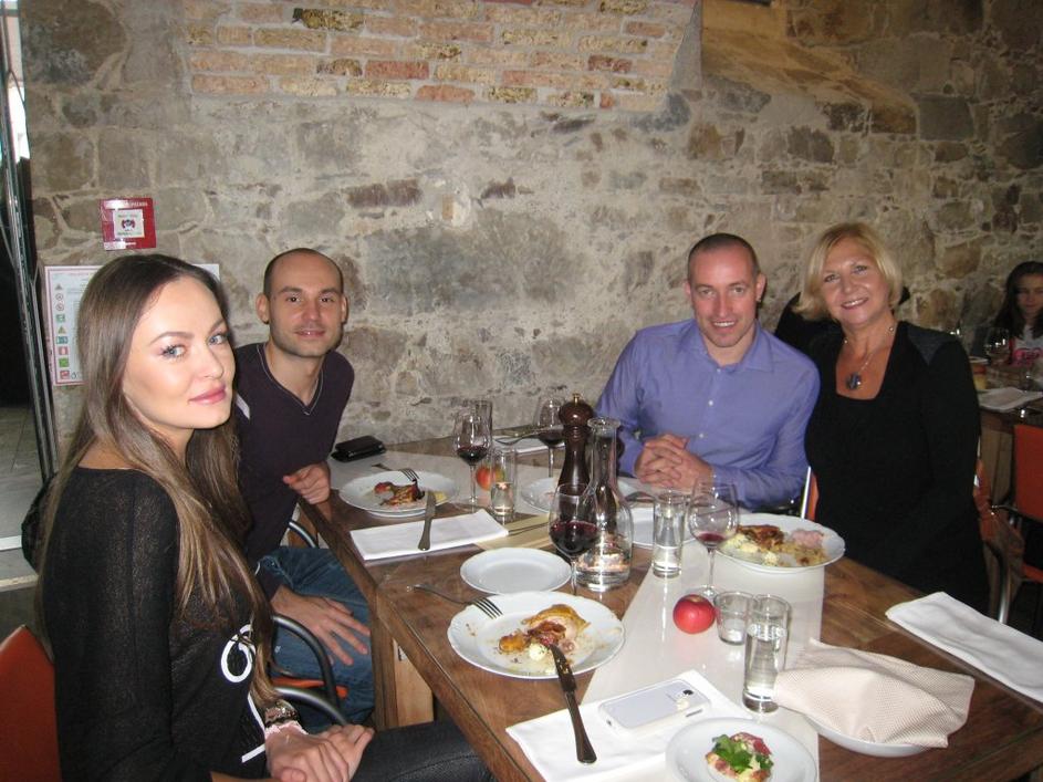 Iryna Osypenko s taščo Nelindo in Srečko Blas s prijateljem