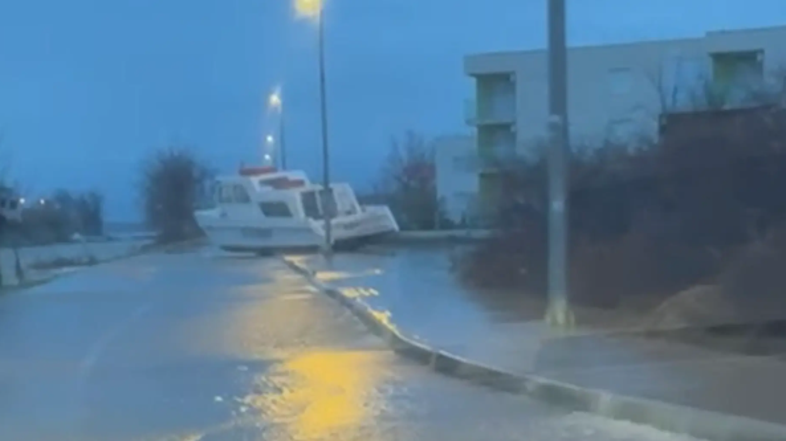 Ladja na sredi ceste