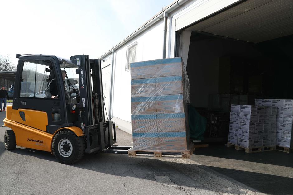 koronavirus COVID-19 zaščitne maske | Avtor: Profimedia