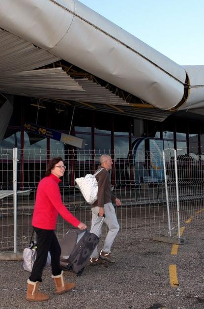 Odkrita streha na lizbonskem letališču.