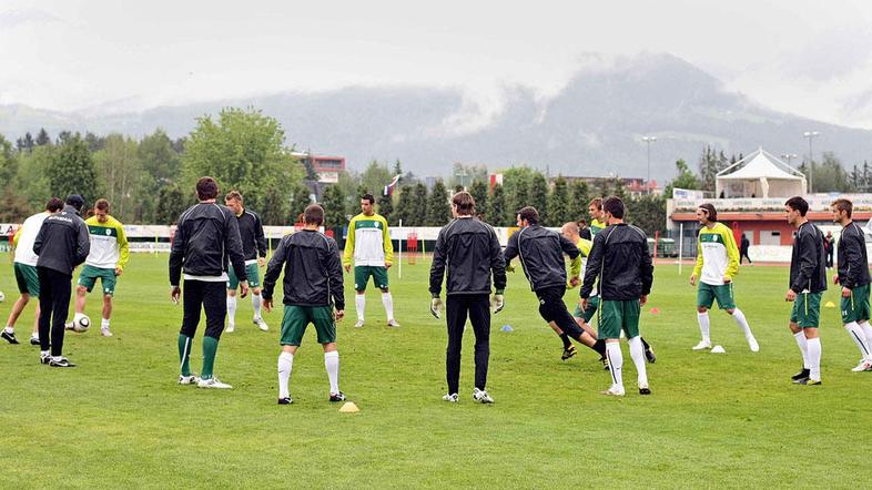 Težke treninge so slovenski reprezentanti v soboto prekinili s prvim tekmovalnim