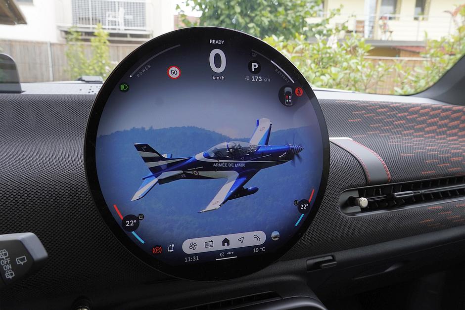 mini cooper JCW infotainment | Avtor: Matija_Janežič