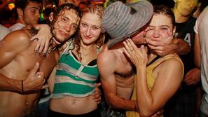 Vroč pena party v Tivoliju