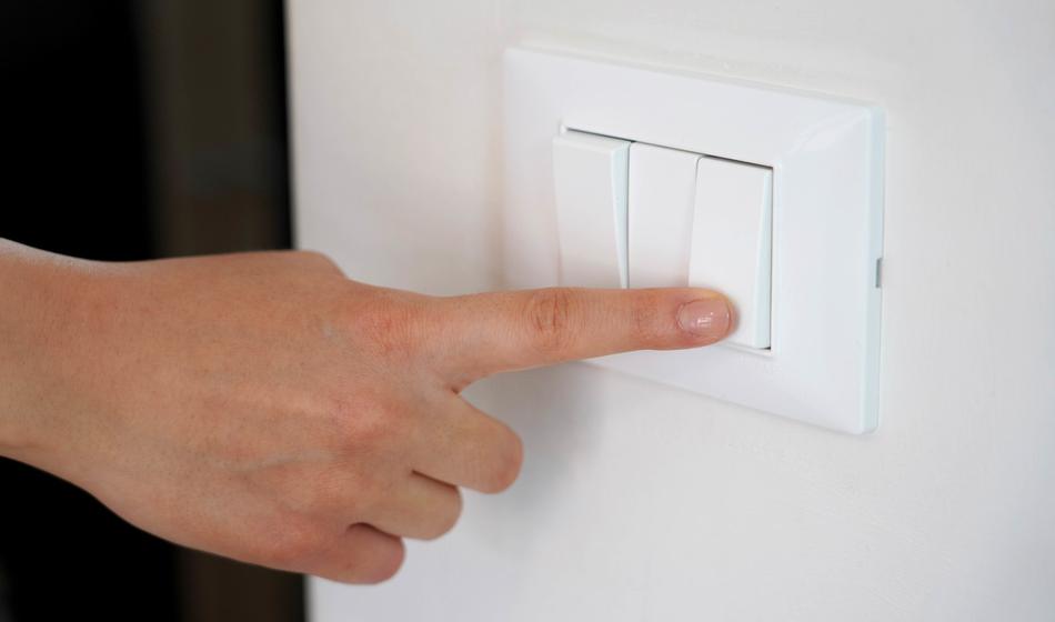 Analiza: Takšne naj bi bile cene elektrike do konca leta