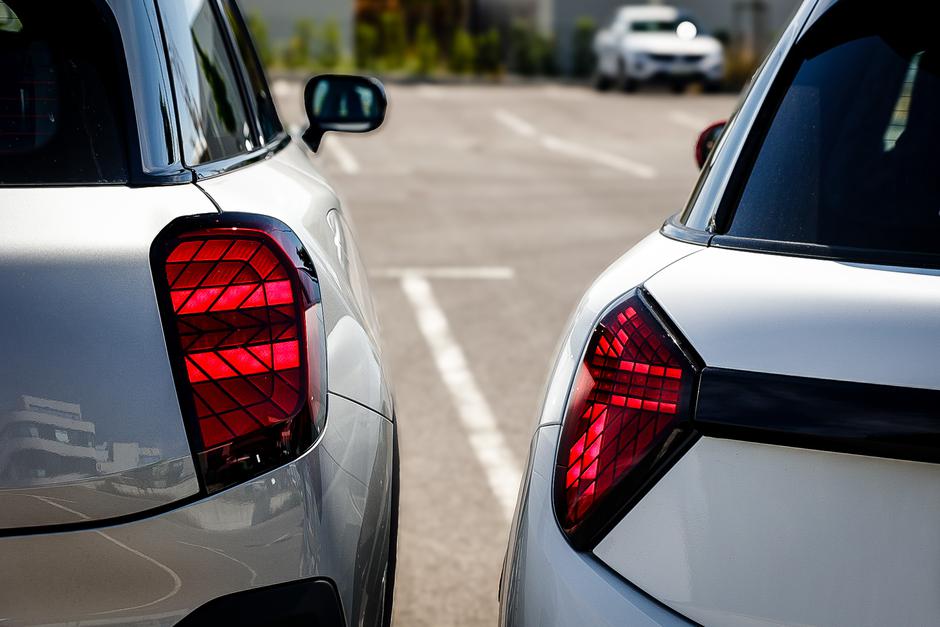 primerjava mini cooper S in mini aceman | Avtor: Saša Despot