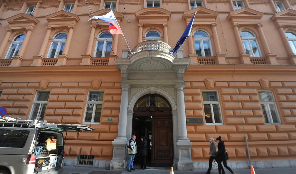Ustavno sodišče je razveljavilo del veljavnega zakona o parlamentarni preiskavi