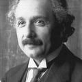 Albert Einstein je ugotovil, da sta masa in energija ekvivalentni.