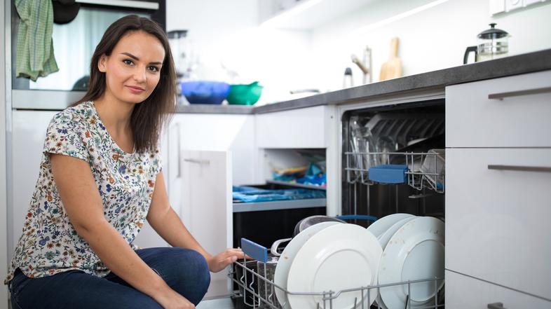 Pomivalni stroj, posoda