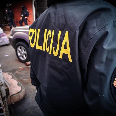 Policija, Dobruška vas