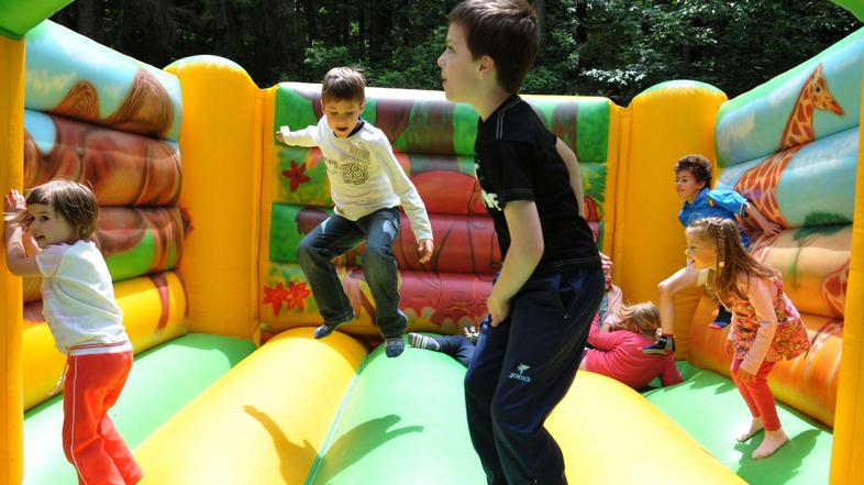 <Ljubljana> 30.05.09, igra, otroci, nedonosencki, Mostec, druzenje, Foto: 