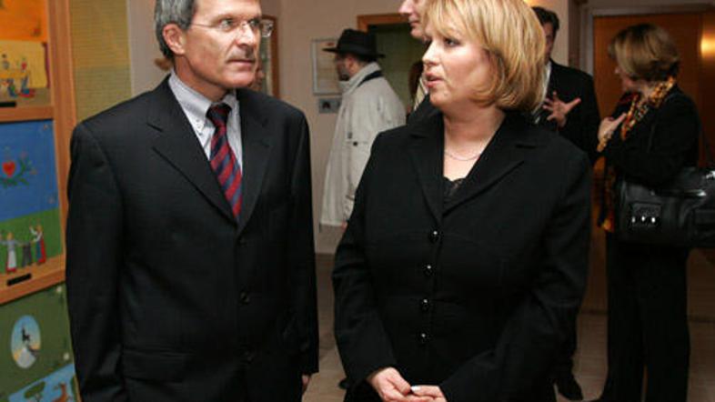 V ozadju Valantove (levo) namere po uvedbi enotirnega sistema upravljanja v Drog