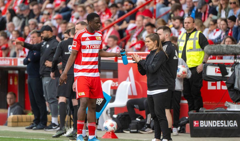 Na tekmi Bundeslige spisana nogometna zgodovina: "Revolucija!"