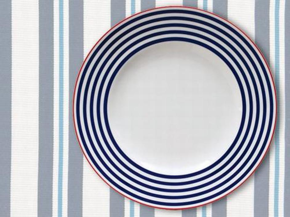 Črte na kuhinjski mizi!