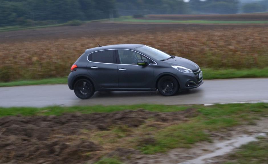 Peugeotova karavana avtomatikov | Avtor: Gregor Prebil