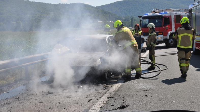 Goreče vozilo, Tepanje, avtocesta, gasilci, gašenje